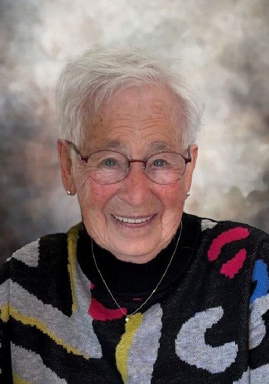 Au centre d’hébergement de Charlesbourg, le 16 octobre 2025, à l’âge de 90 ans et 11 mois, est décédée madame Marie-Alice Paquet, épouse de feu monsieur Gabriel Hebert. Elle était la fille de feu monsieur Léonidas Paquet et de feu madame Hélène Guérin. Elle demeurait à Beauport. La famille vous accueillera le 25 octobre à compter de 9h30 à l’Église de Sainte-Thérèse de Lisieux, 158 rue Bertrand, Québec, QC, G1B 1H7. Le service suivra à 11h. L’inhumation suivra au cimetière paroissial. Madame Paquet laisse dans le deuil ses filles : Nathalie (Carol St-Pierre) et Marie (Mario Pascal); ses 3 petites-filles qu’elle adorait et qui lui rendaient bien : Juliette, Rosalie (Ludovic Pouliot) et Sophie ; ses frères : Jean-Louis (feu Rolande Paquet) et Gabriel (Denise Paris), ainsi que sa nièce Hélène Viger (Sylvain Brochu) qu’elle considérait comme sa 3e fille ; ses filleuls : Nathalie Laroche, Daniel Paquet et Sophie Dupont ; sa grande amie Nicole Picard ainsi que plusieurs neveux, nièces, cousins, cousines et ami(e)s. Elle est allée rejoindre son époux feu Gabriel Hébert, sa sœur et ses frères décédés : Madeleine (feu Emile Viger), Lucien (feu Fernande Paquet) et Aurèle ainsi que ses beaux-frères et belles-sœurs de la famille Hébert. La famille tient à remercier le personnel des soins palliatifs du centre d’hébergement de Charlesbourg, spécialement au Dre Provencher. Un merci spécial à Sylvie Longchamps du centre médical Rochette ainsi qu’à son médecin de famille, le Dr Louis Savoie. Une pensée spéciale à tous les intervenants du CLSC Orléans pour l’accompagnement. Toute marque de sympathie peut se traduire par un don à la fondation du CHSLD de Charlesbourg au département des soins palliatifs. La direction des funérailles a été confiée à la maison WILBROD ROBERT « Une maison familiale » 738, avenue Royale Québec (arr. Beauport) G1E 1Z4 Pour renseignements : 418 661-9223 ou www.wilbrodrobert.com (avis de décès disponible sur notre site) Entreprise membre de la Corporation des thanatologues du Québec